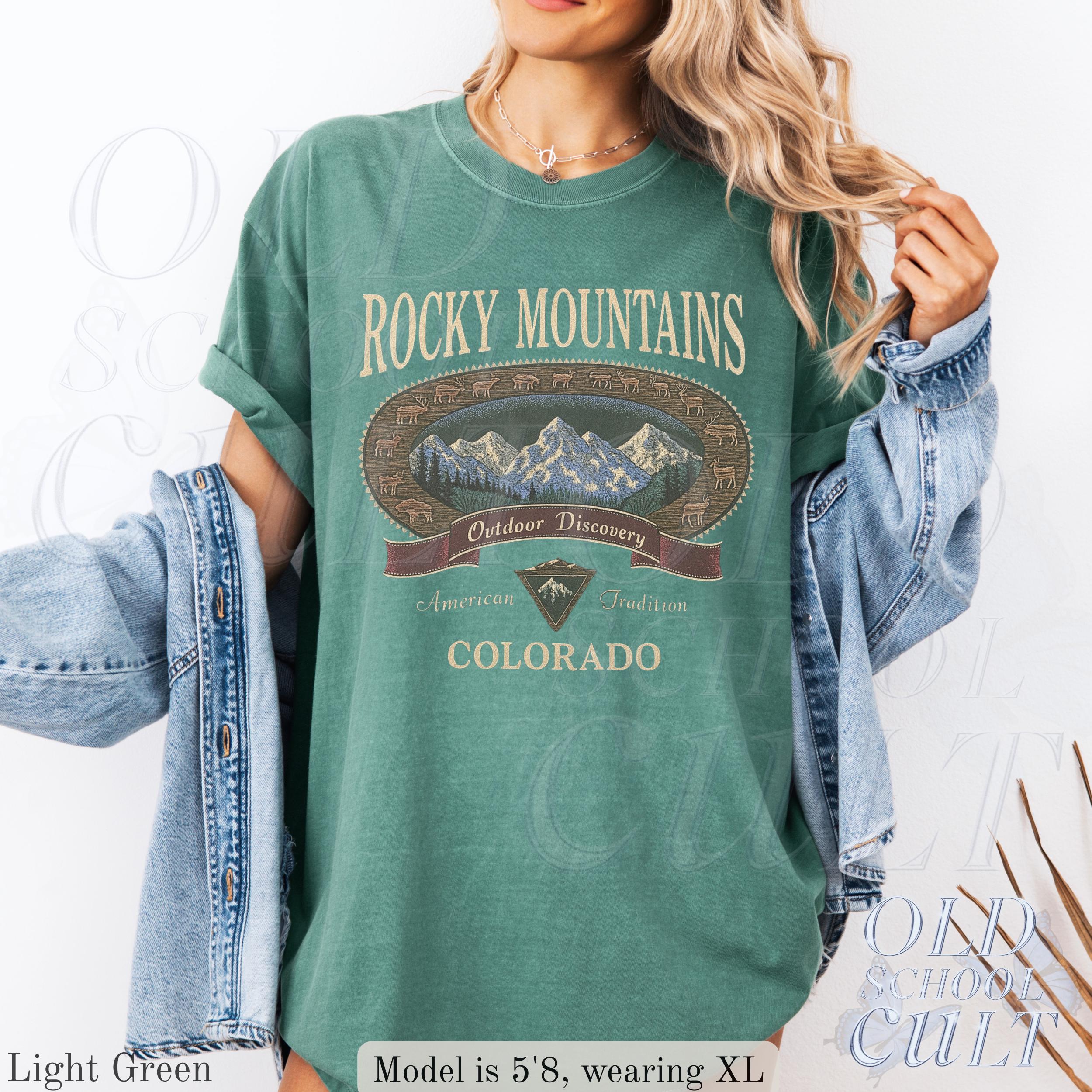 Vintage Rocky Mountains Colorado Outdoor Discovery 90s Mountain Hiking Comfort Colors Ivory Nature (5)