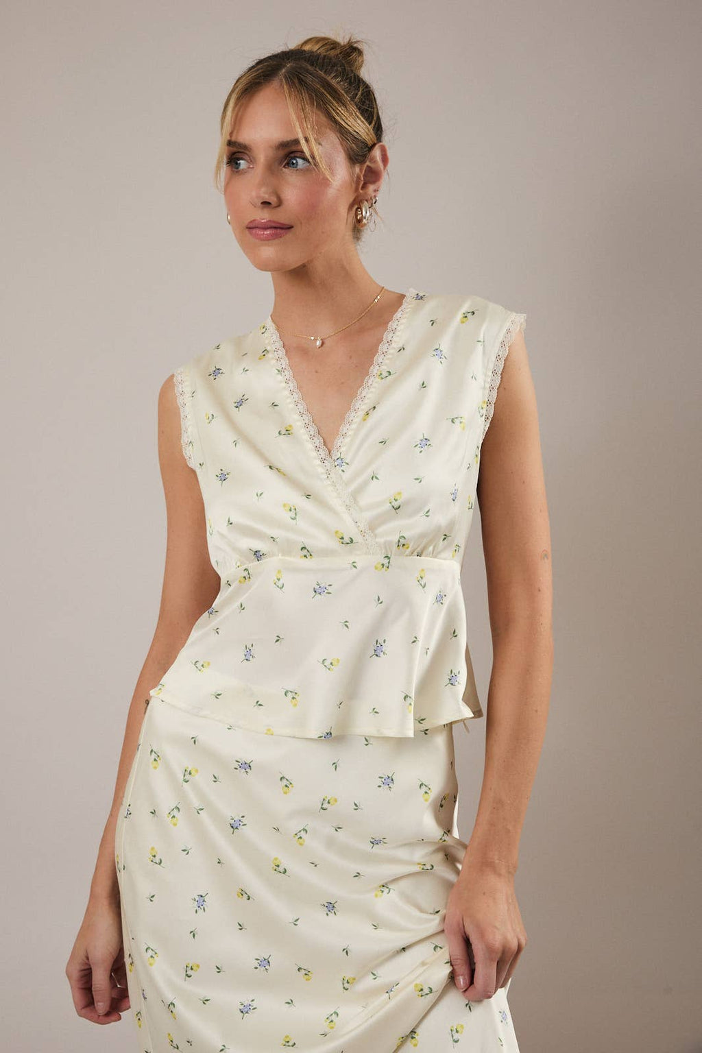 Surplice Sleeveless Lace Trim Detail Ditsy Print Top