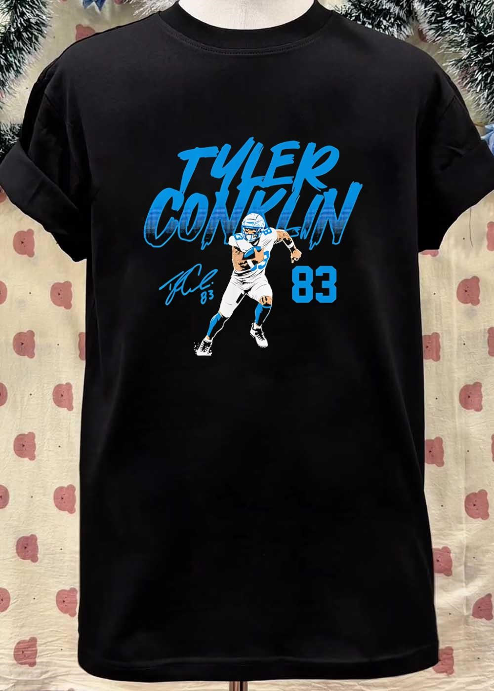 83 Tyler Conklin Running Football Player Signature Jets shirt