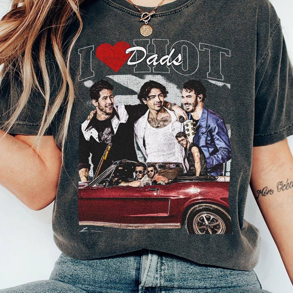 I Love Hot Dads Music Shirt