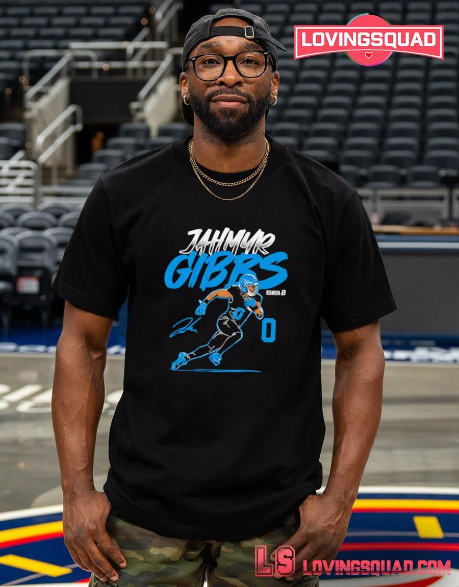 Jahmyr Gibbs Name & Number Pose Signature T-Shirt