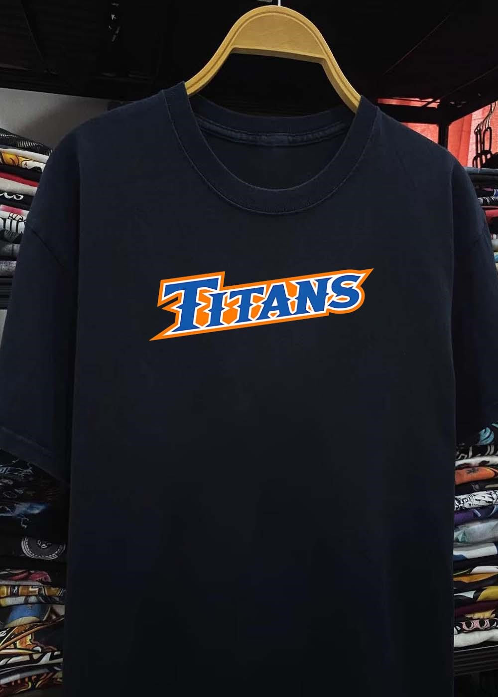 Team Apparel ‘ Shop Titans Lettered Logo shirt