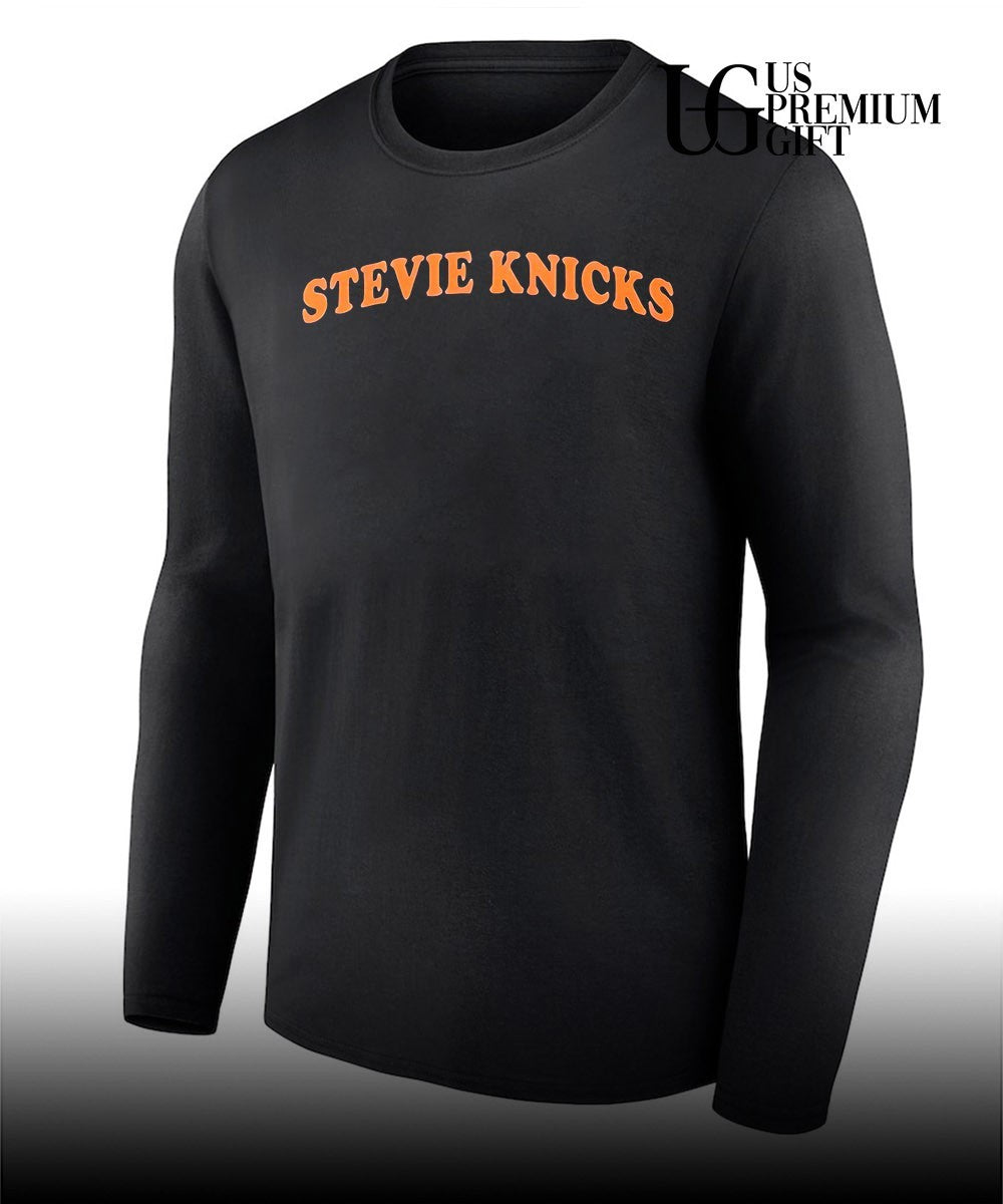 Taylor wearing Stevie Knicks shirt