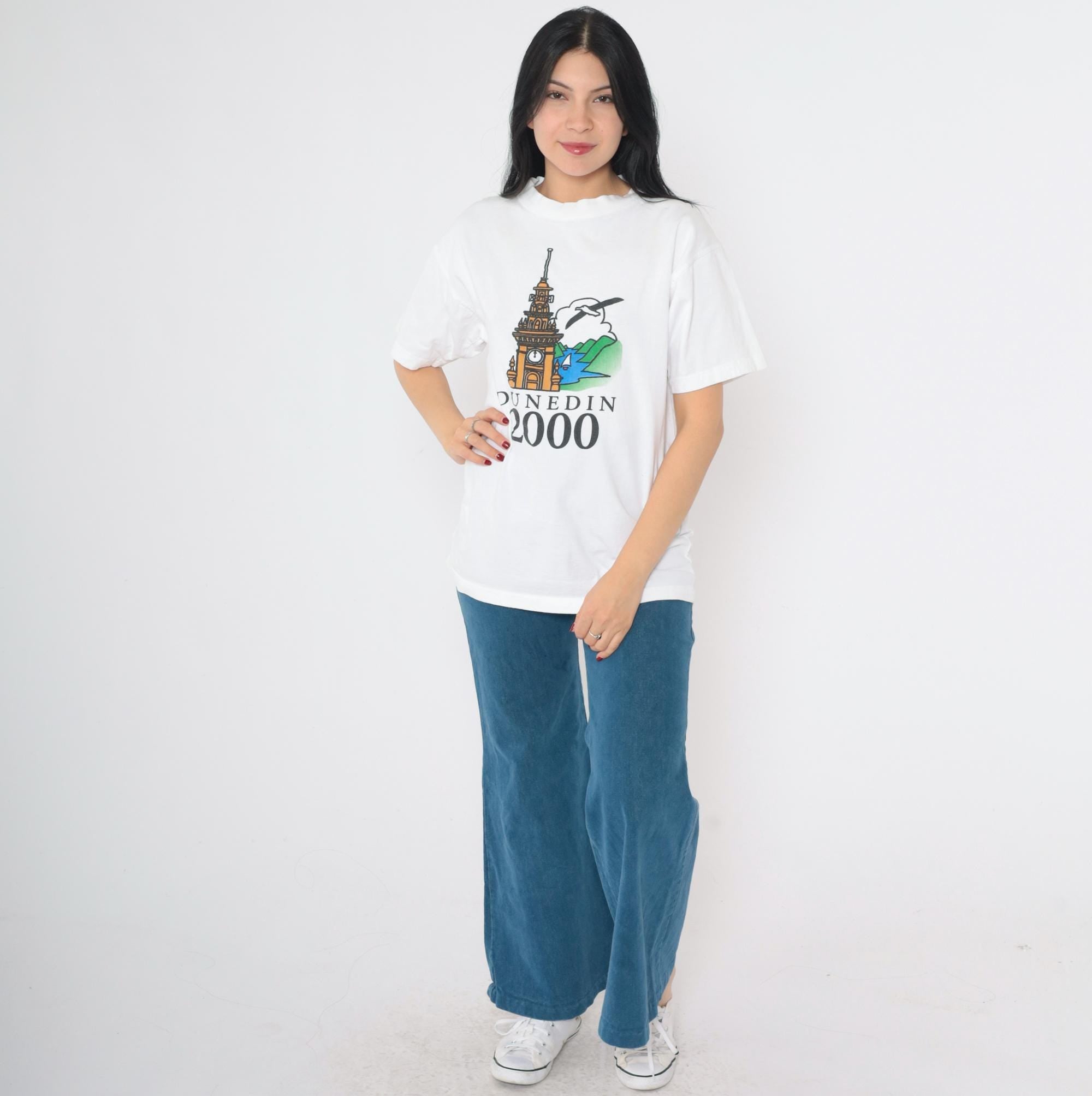 Vintage Dunedin 2000 White Zealand Landmark Souvenir Travel Tourist Tee Y2k Size Medium (3)