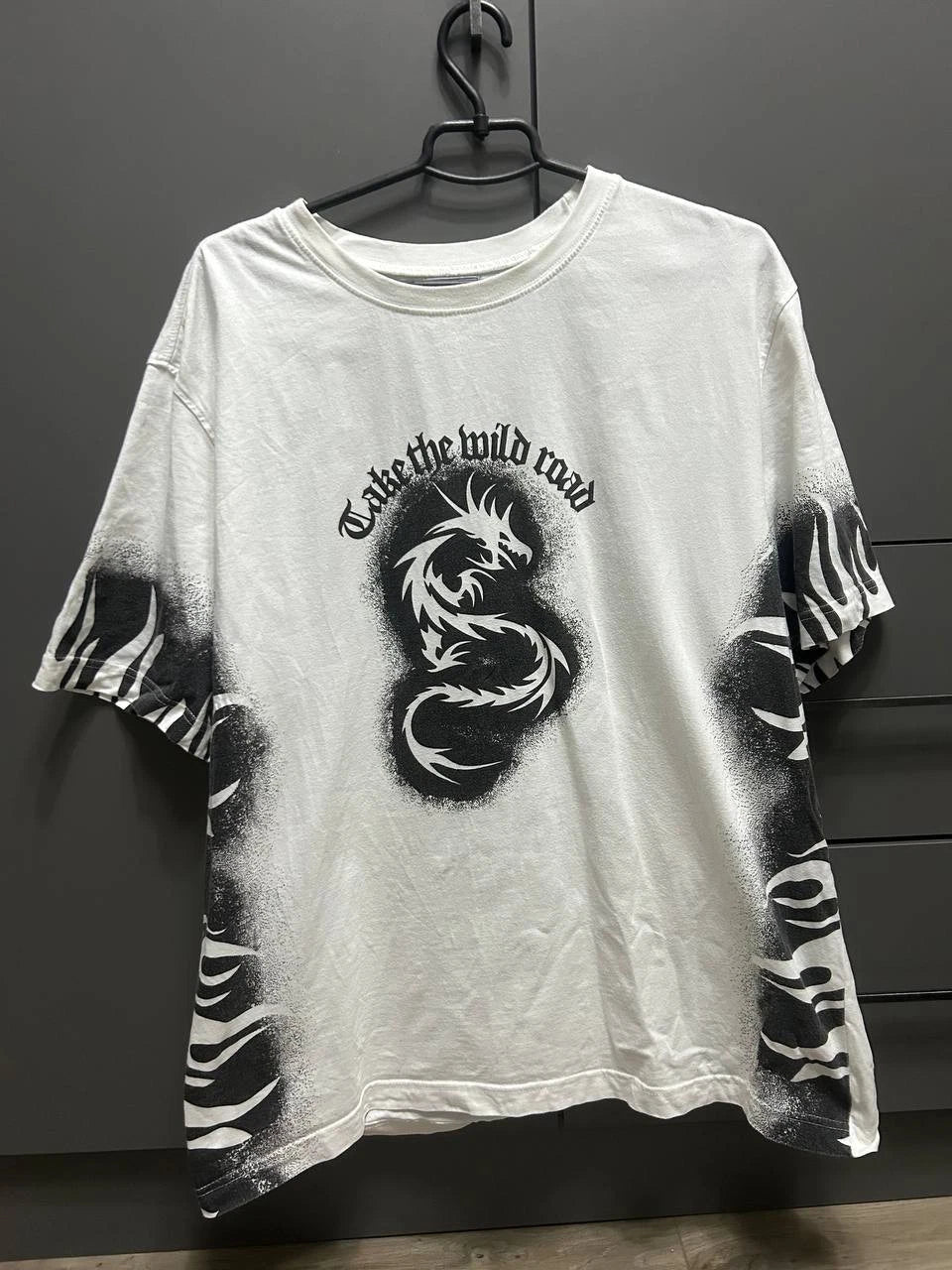 Vintage Y2K 00s White Tribal Rave Rock Metal Dragon Flames Tee – Size L/XL