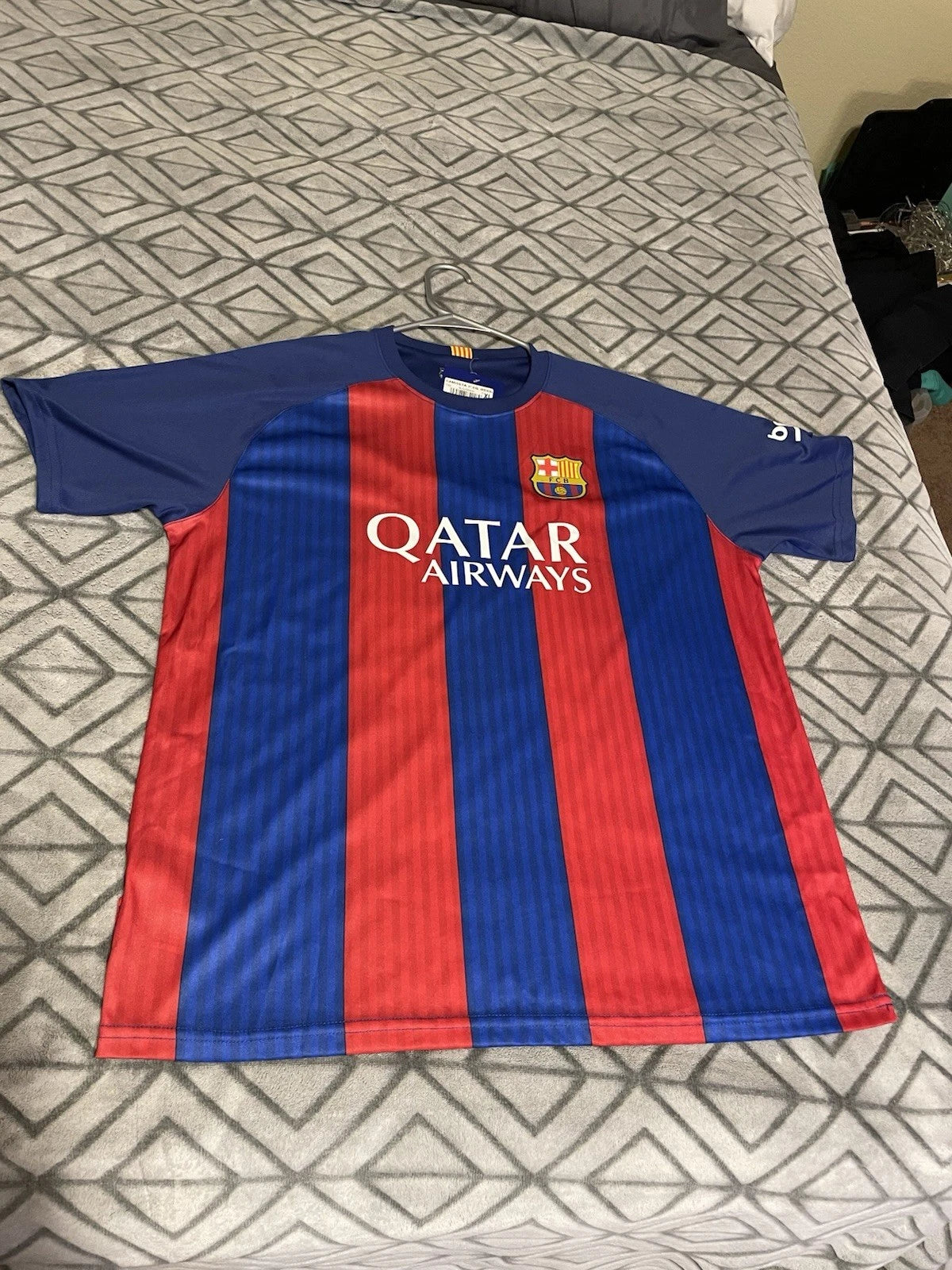 FCBARCELONA Mens jersey brand new with tags XL Qatar Airways Messi 10