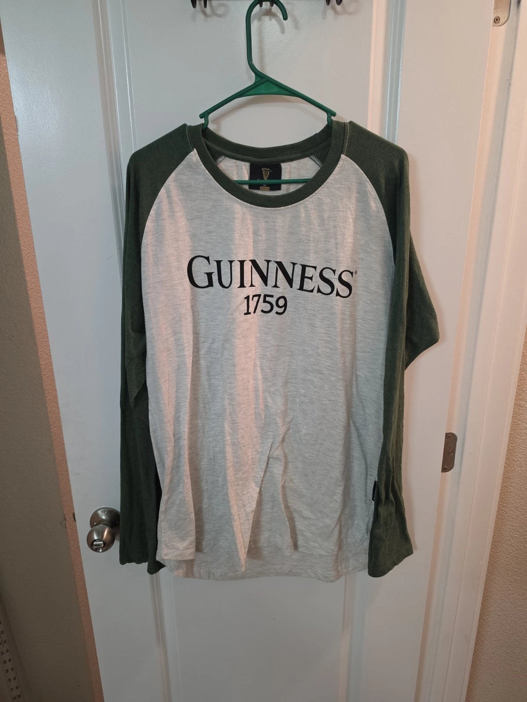 Guiness Beer Baseball T-Shirt Size XL 1759 Long Sleeve Gray Green