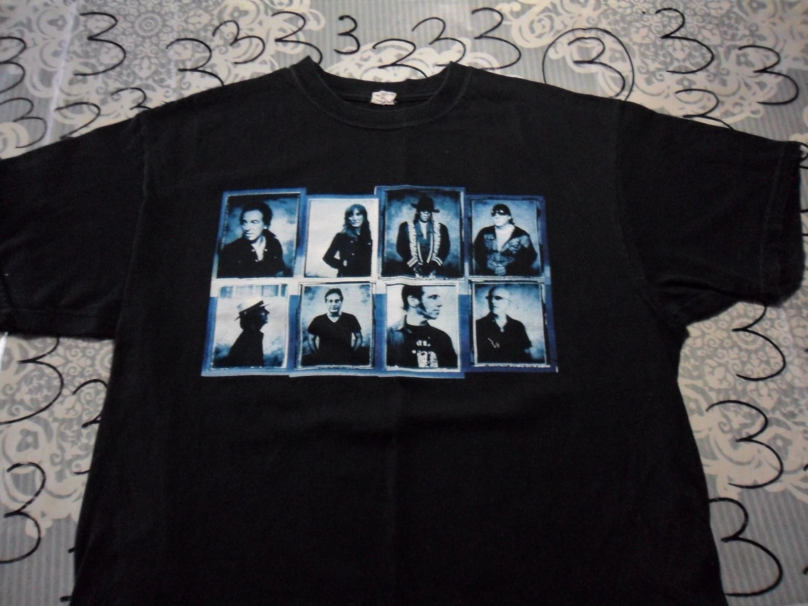 XL- 2009 Bruce Springstring / Lightly Cracked Graphics Alstyle Brand T- Shirt