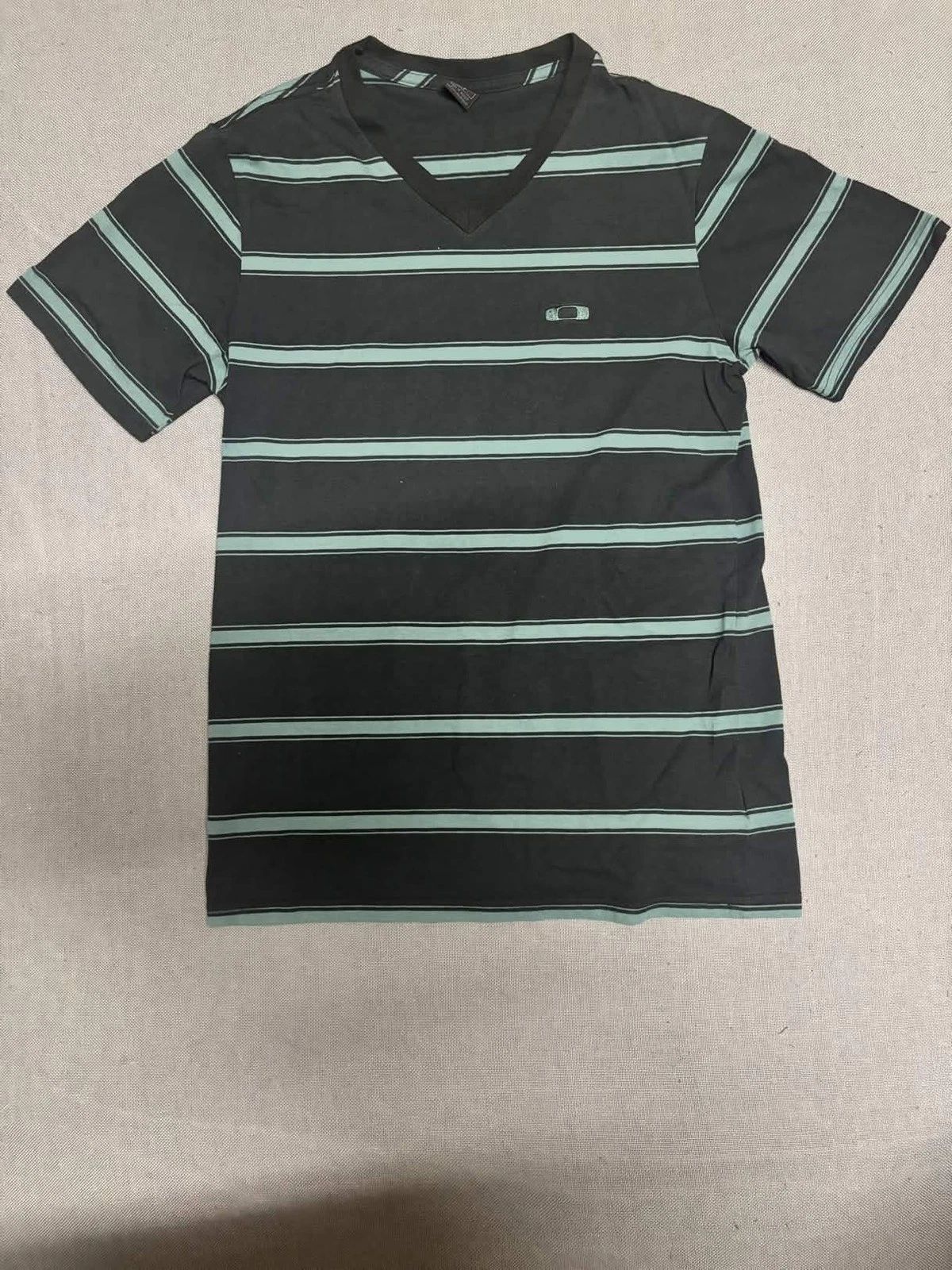 Oakley Men Size S Striped V-Neck T-Shirt Cotton Polyester Black Mint Green
