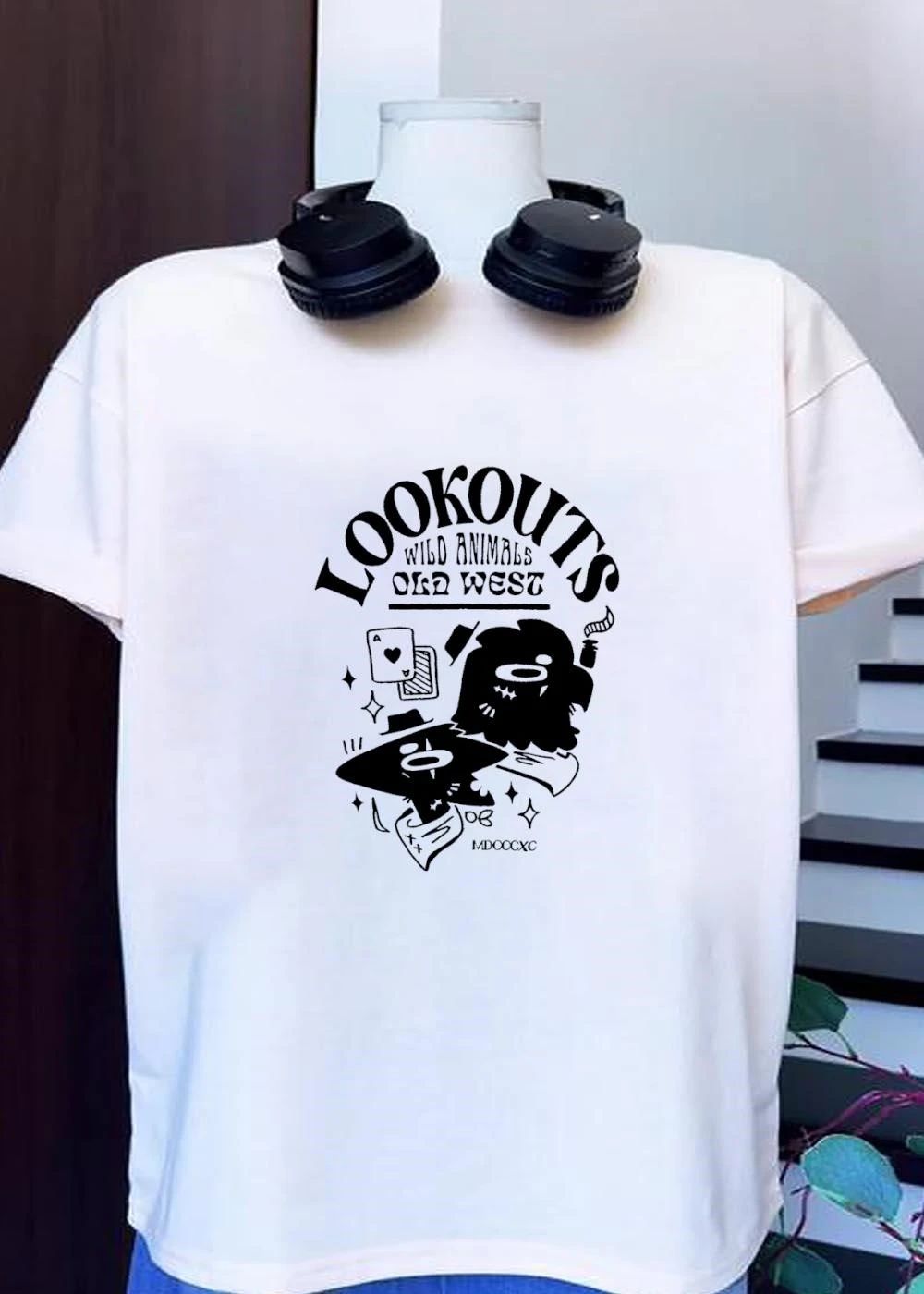 Lookouts Wild Animals Old West Gambling Cowboy Animals T-Shirt