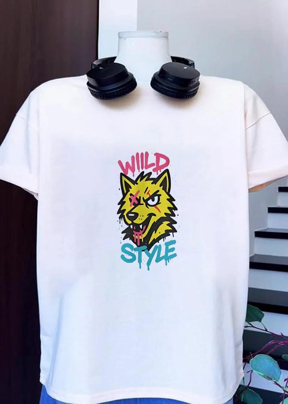 Wild Style Wolf Graffiti Art T-Shirt