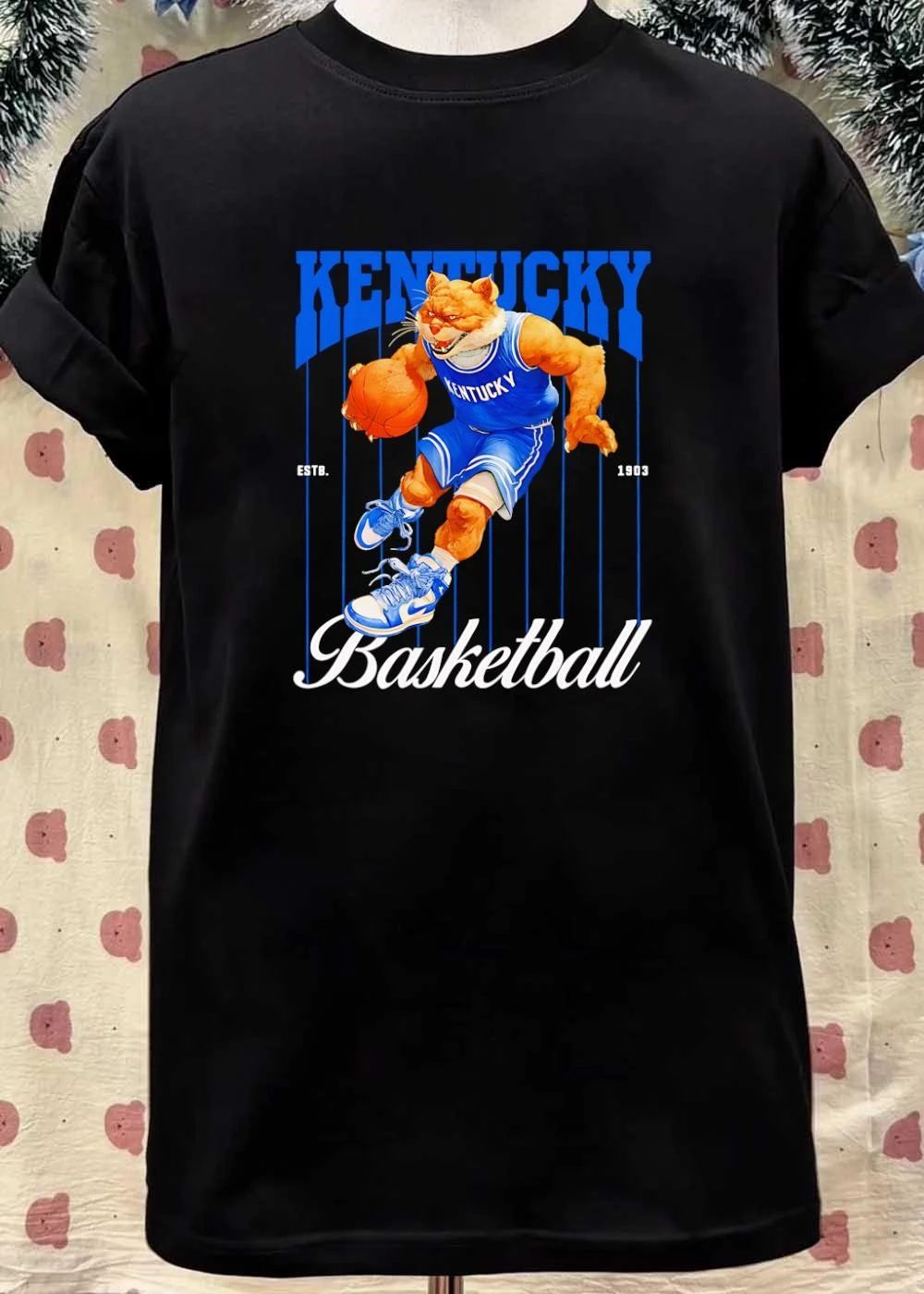 Kentucky Basketball Wildcat Dribbling shirt