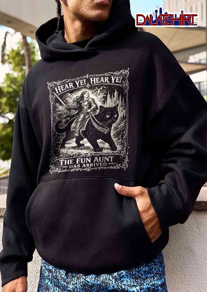 Hear Ye The Fun Aunt Has Arrived Woman Knight Riding Giant Black Cat shirt