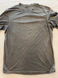 Patagonia T Shirt Men's Small Gray Outdoor Hiking Activewear Everyday Logo Tee