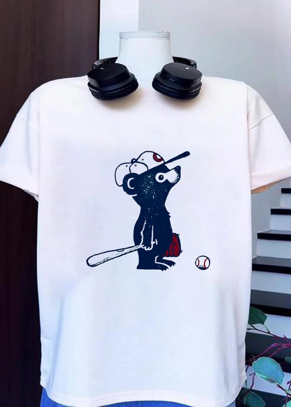 Vintage Baseball Bear Hitting with Bat and Glove Chicago Cubs T-Shirt