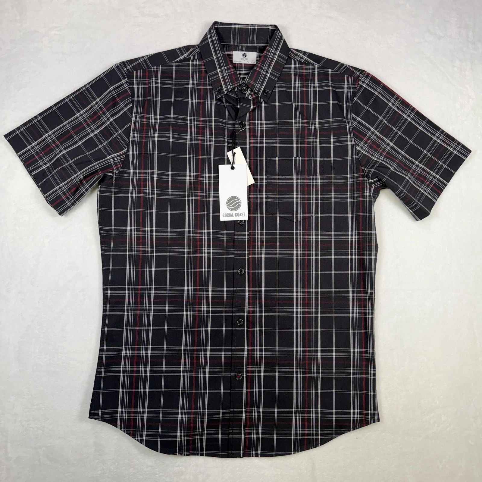Social Coast Men's Short Sleeve Button-Down Shirt Size S Black Red White Plaid