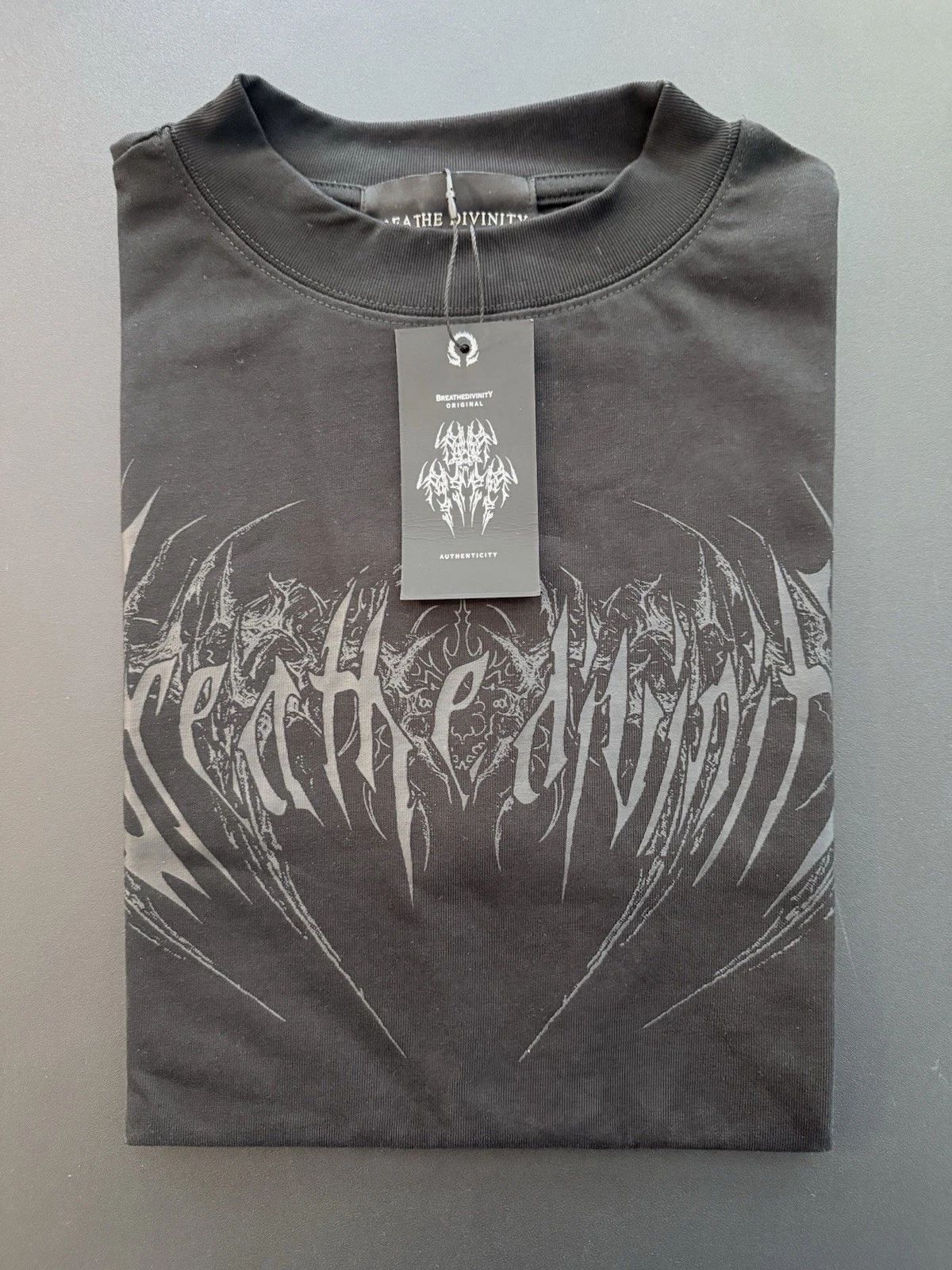 BREATHEDIVINITY (DARKNESS) 2025 October Collection (S) Oversized New With tags