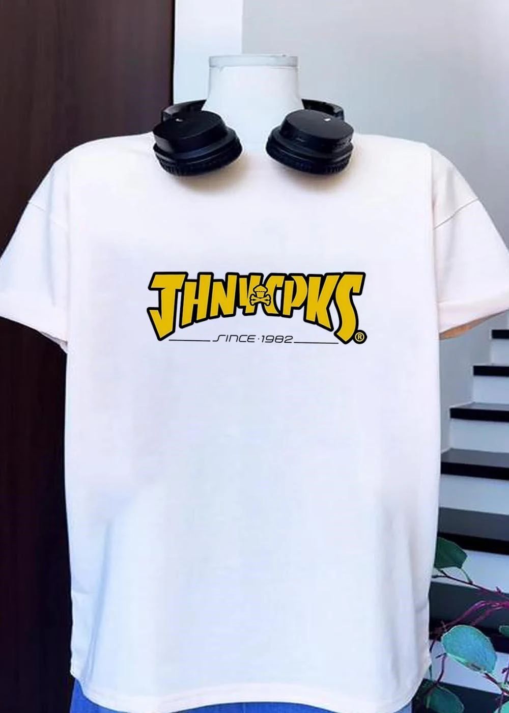 Since 1982 Johnny Cupcakes Bakery Logo T-Shirt